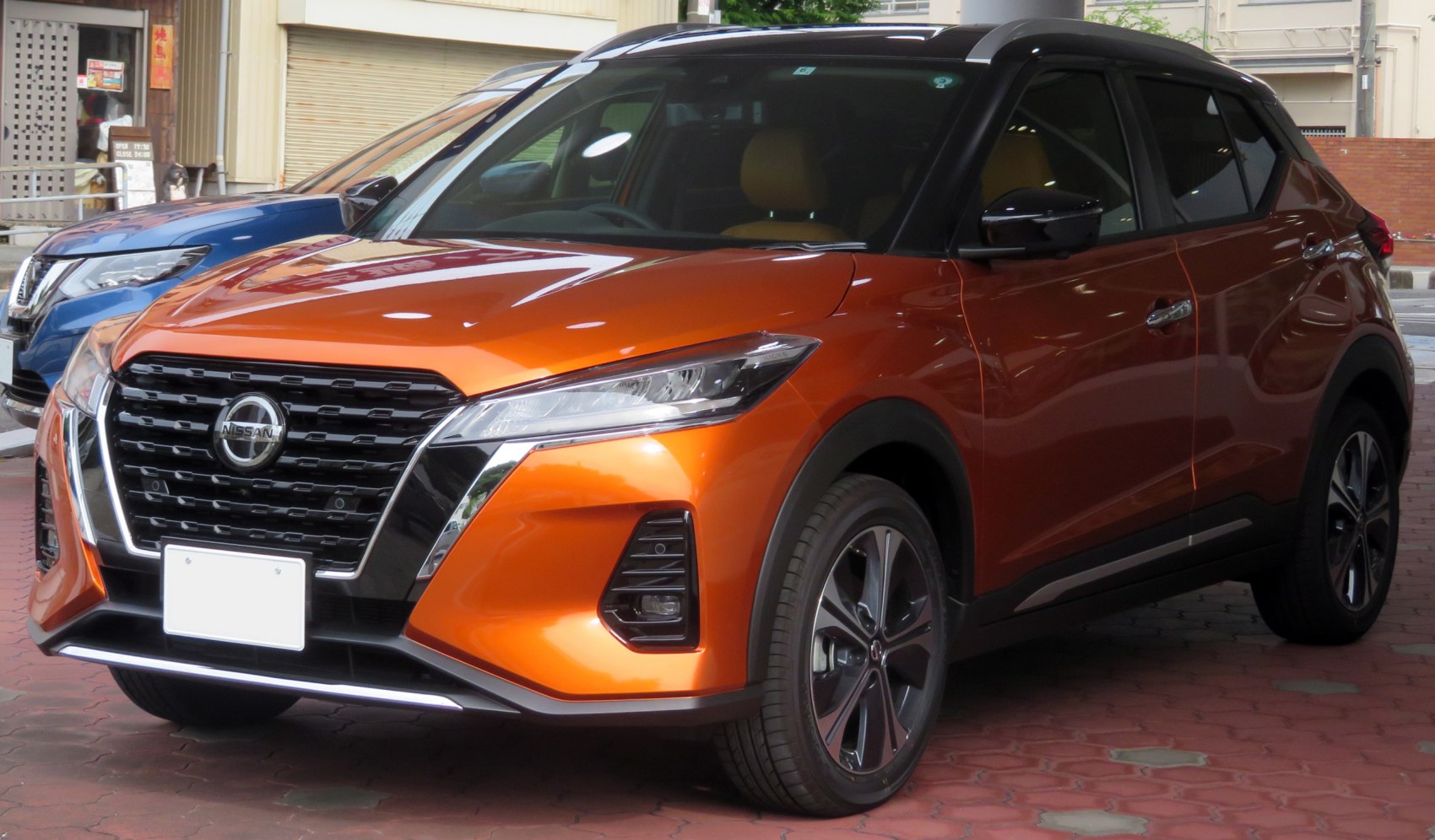 Compact SUV front grille and side profile with wheel design