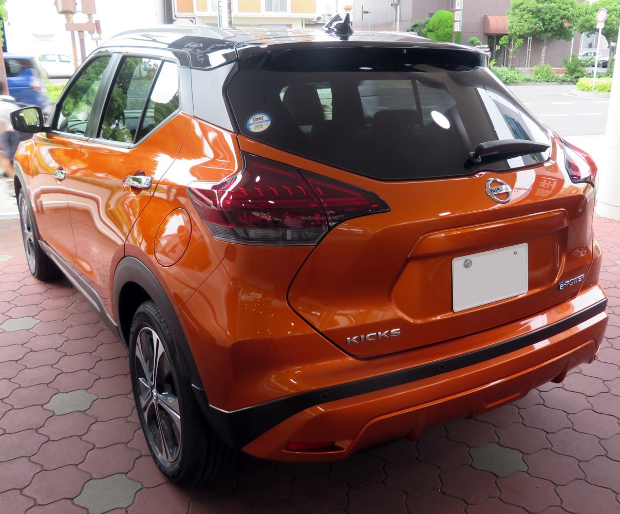 Rear and side view of two-tone SUV with distinctive taillights and e-POWER badge