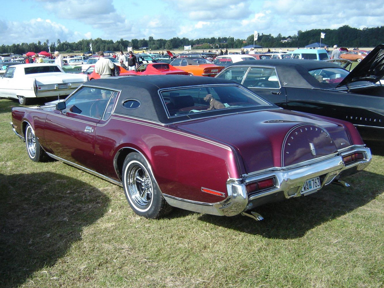 Vinyl roof and spare tire design on classic American luxury coupe