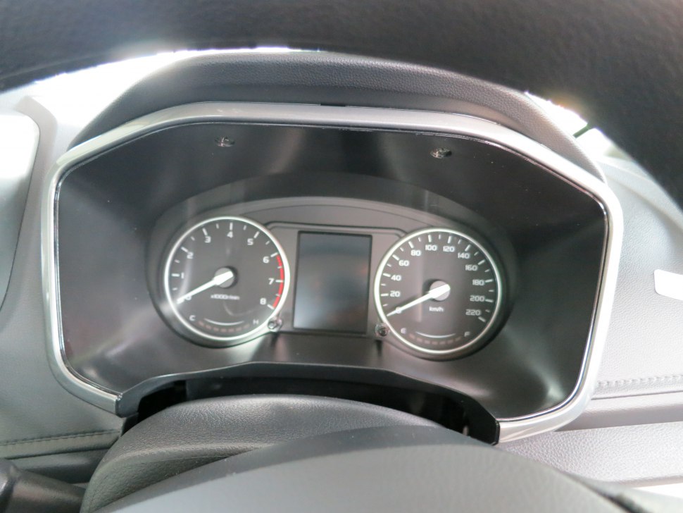 Analog tachometer and speedometer with central digital display