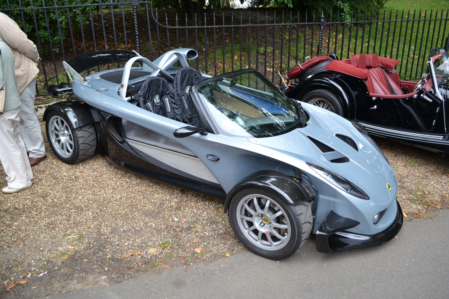 Open-wheel roadster with exposed wheels and racing seats