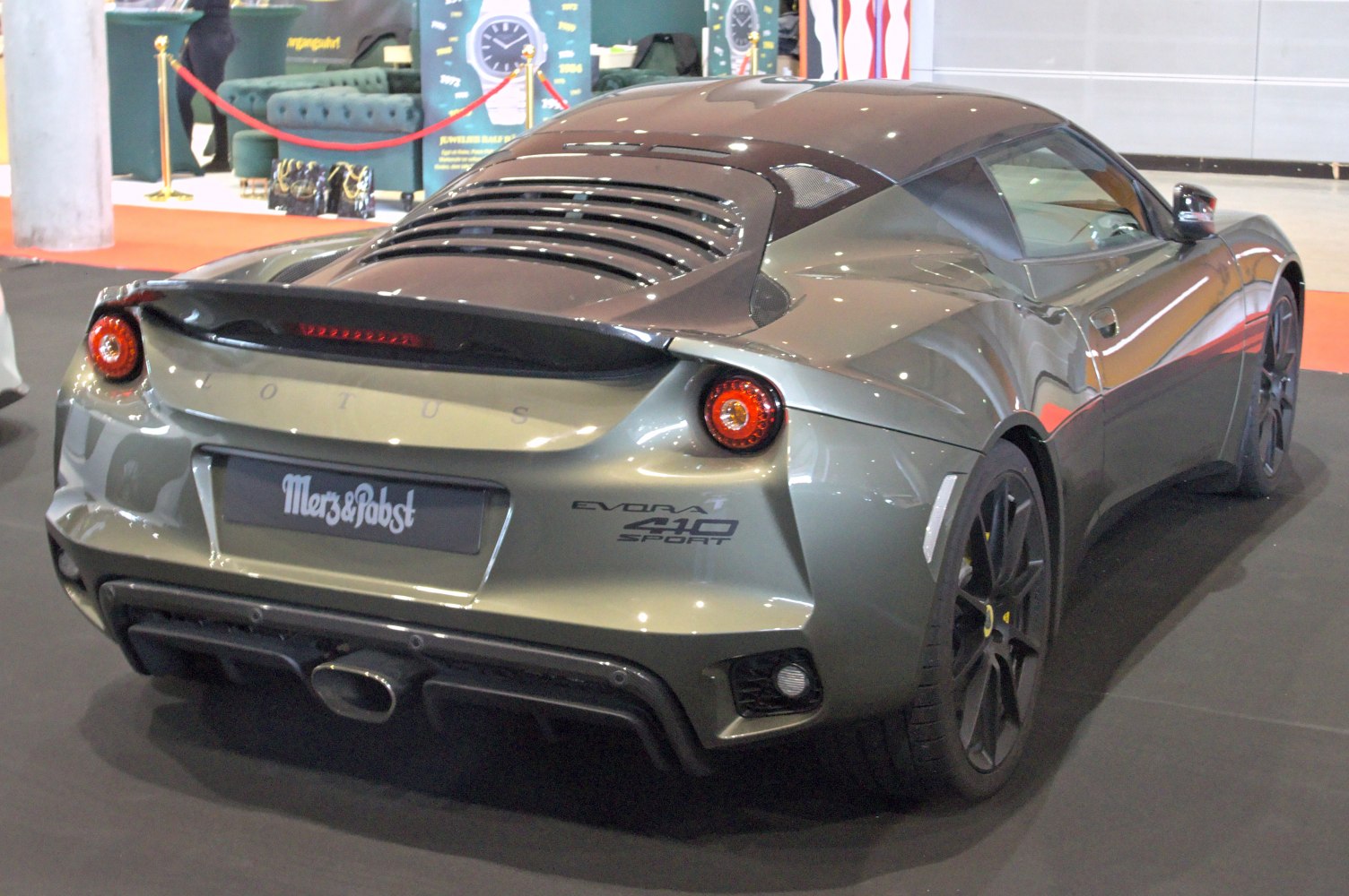 Sporty rear design with round taillights and aggressive diffuser