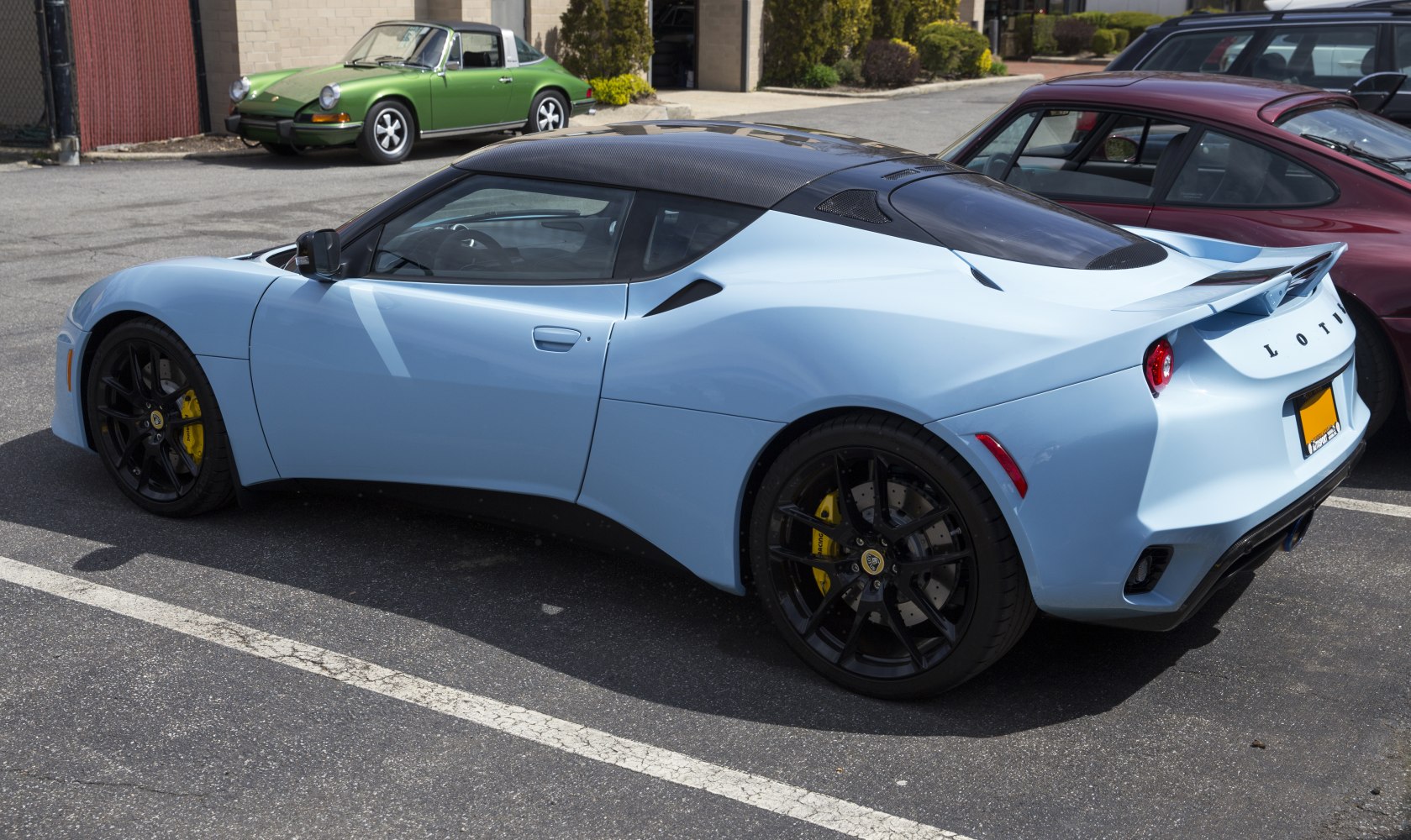 Side view of Lotus Evora 400 with carbon fiber roof and black wheels