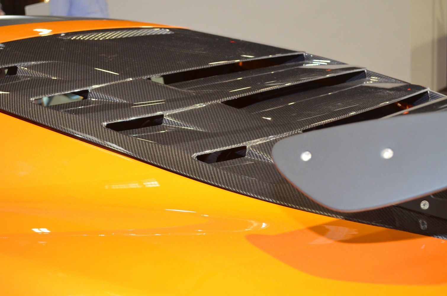 Carbon fiber rear vent and spoiler detail