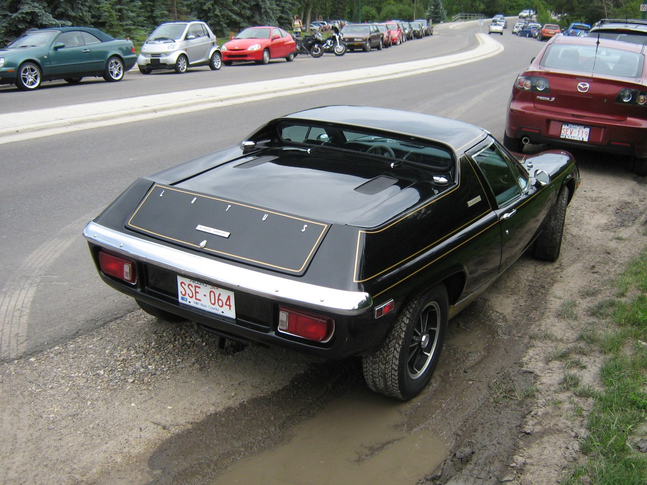 Rear view of 1970s sports coupe with wide rear window and distinctive tail lights