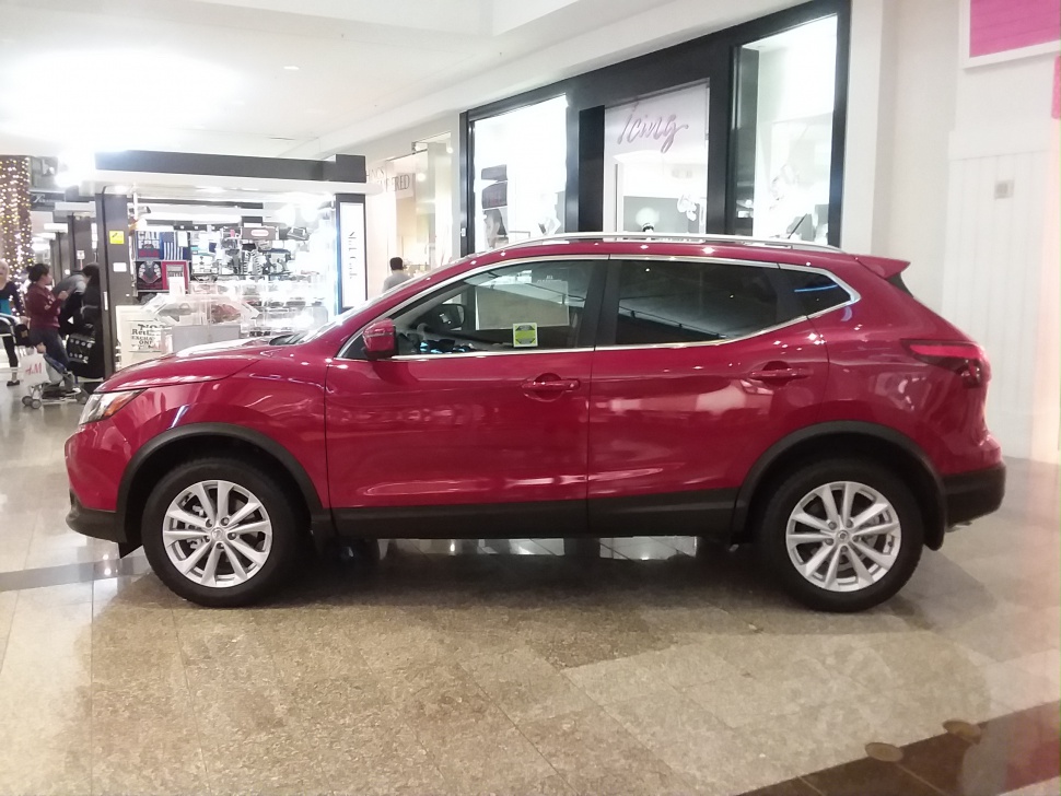 Side profile of a compact SUV with alloy wheels and roof rails