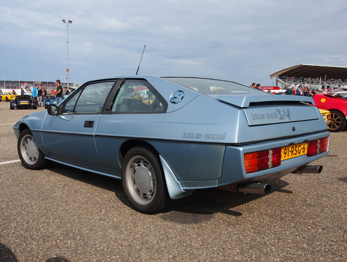 Angular rear design with rear side window and dual exhausts