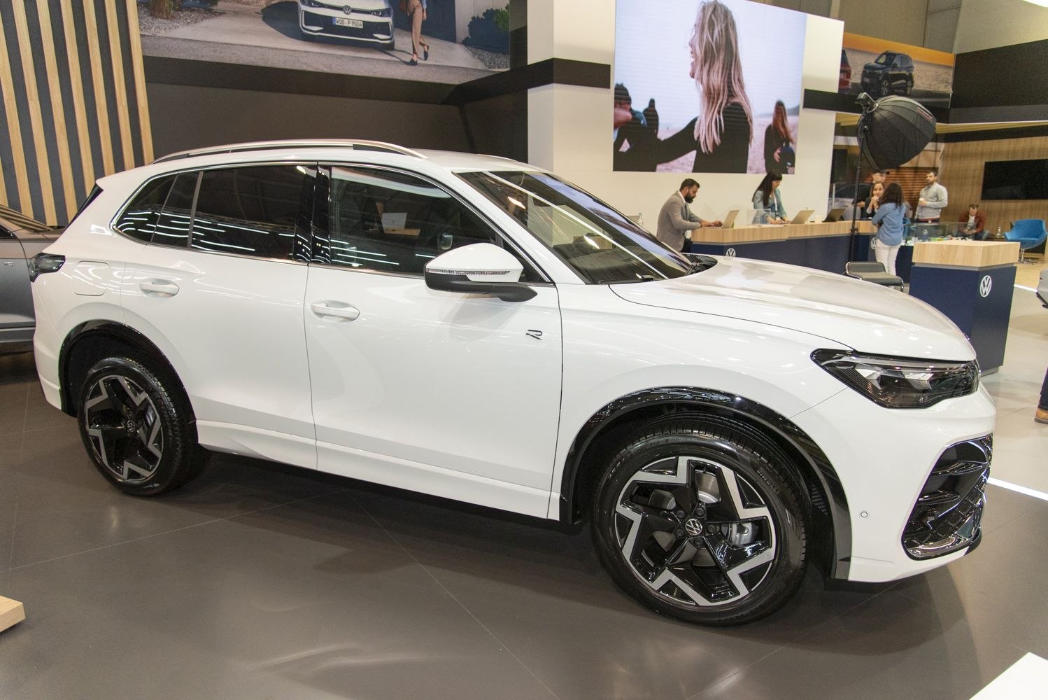White SUV side profile with black and silver alloy wheels