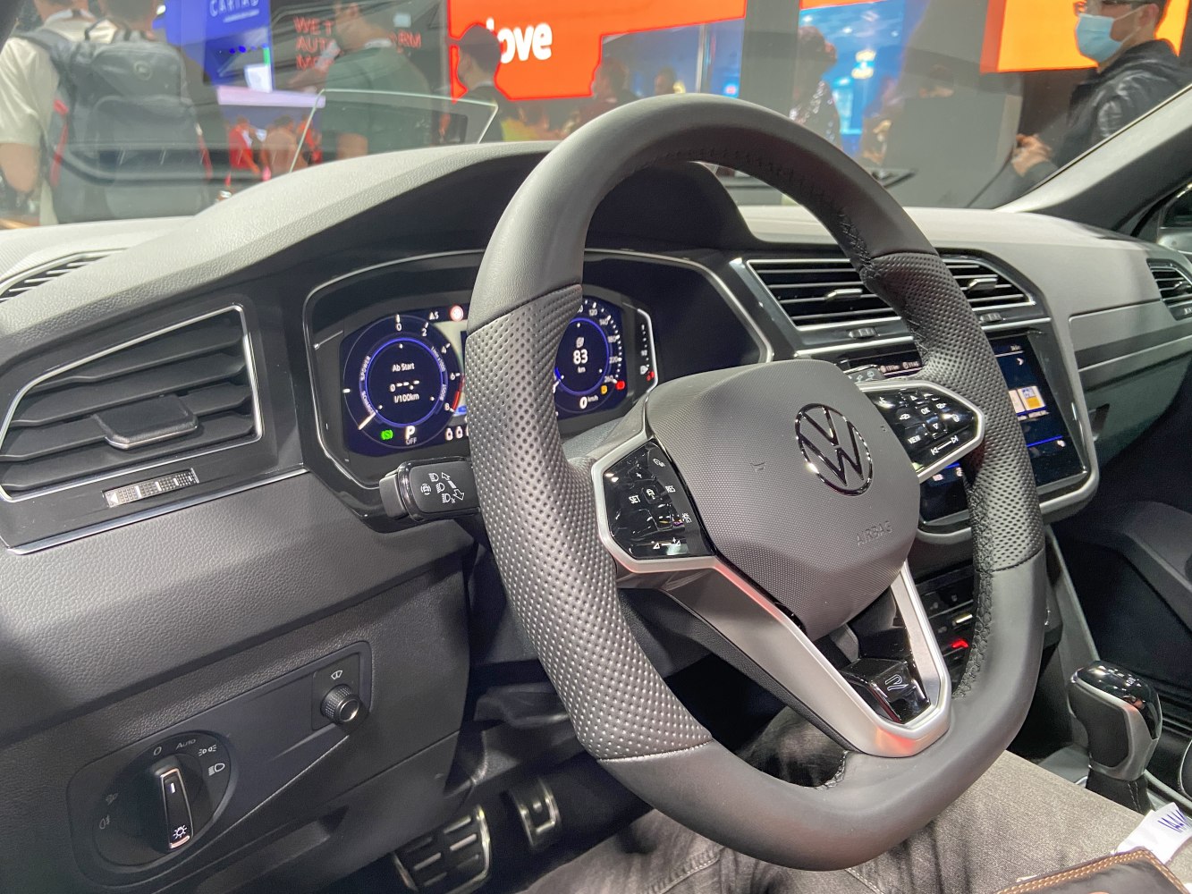Digital dashboard and multifunction steering wheel interior