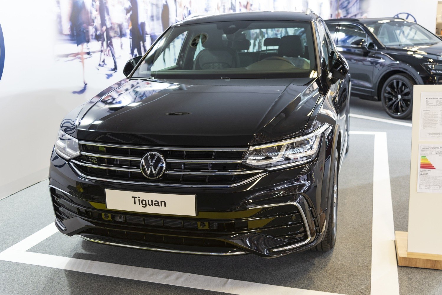 Front grille with VW logo and LED headlights of a 2020 facelift SUV