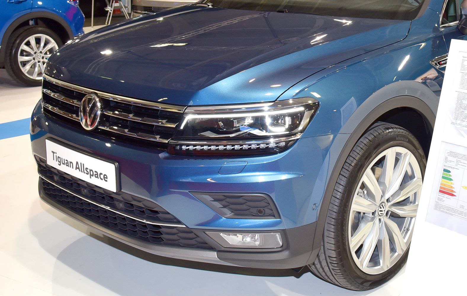 Front grille, LED headlight, alloy wheel view