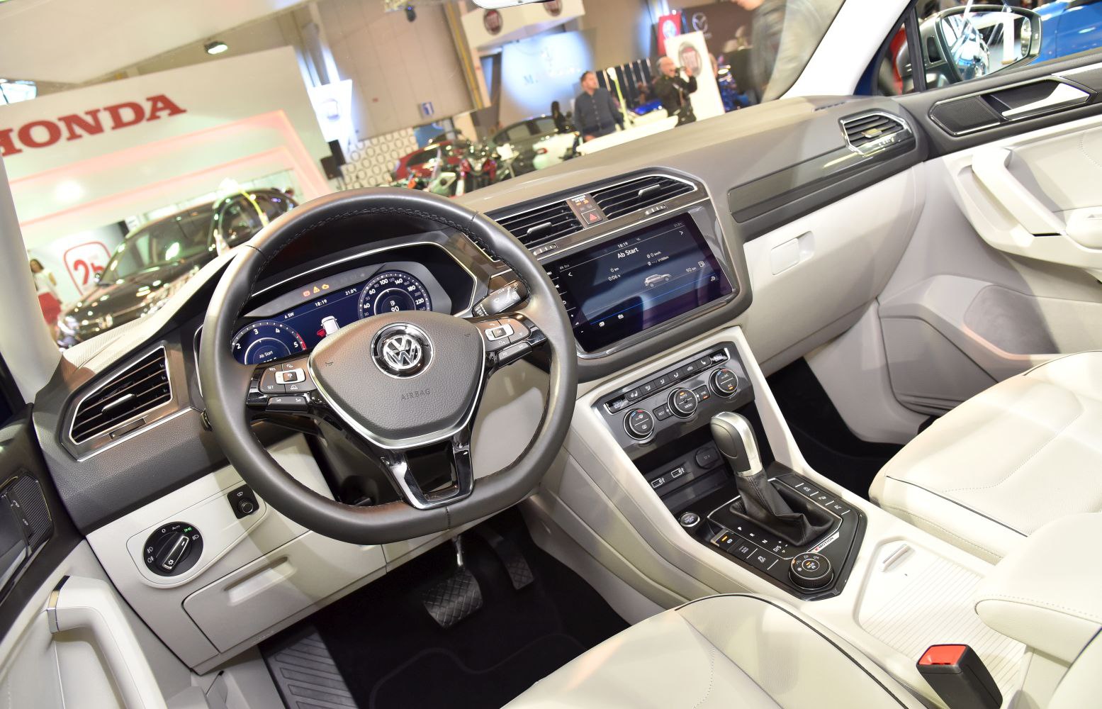 Digital dashboard and touchscreen infotainment system