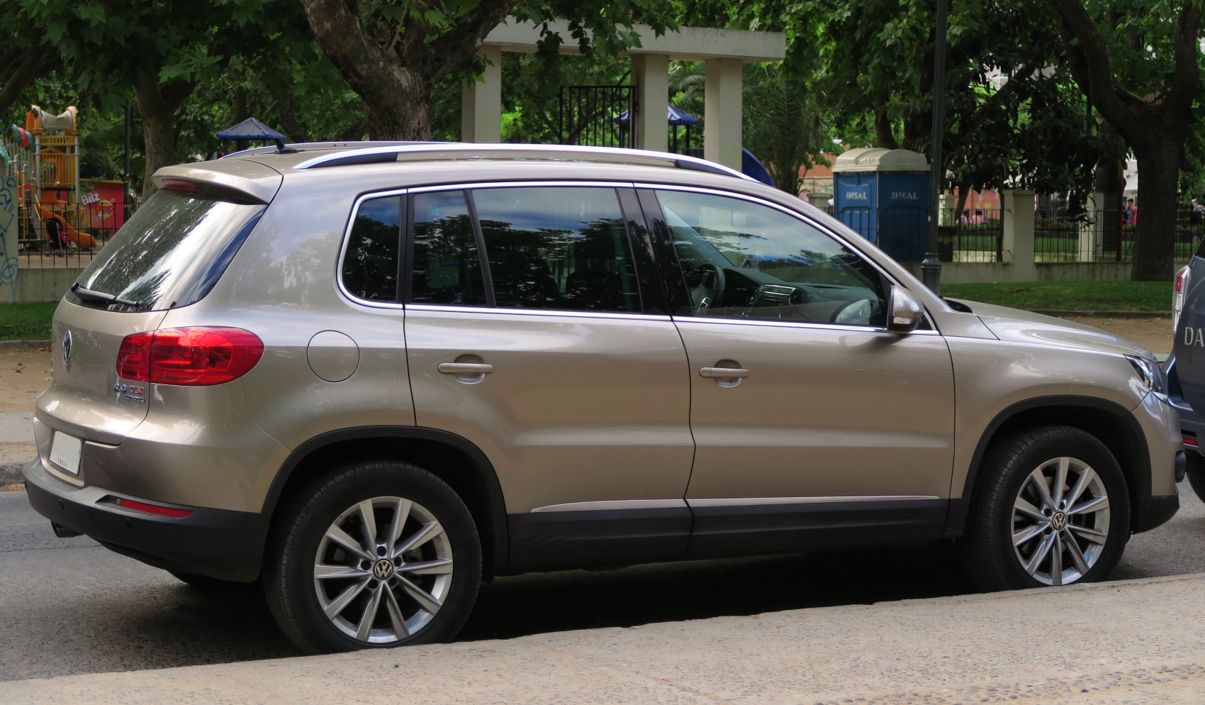 Side view of compact SUV with alloy wheels and roof rails