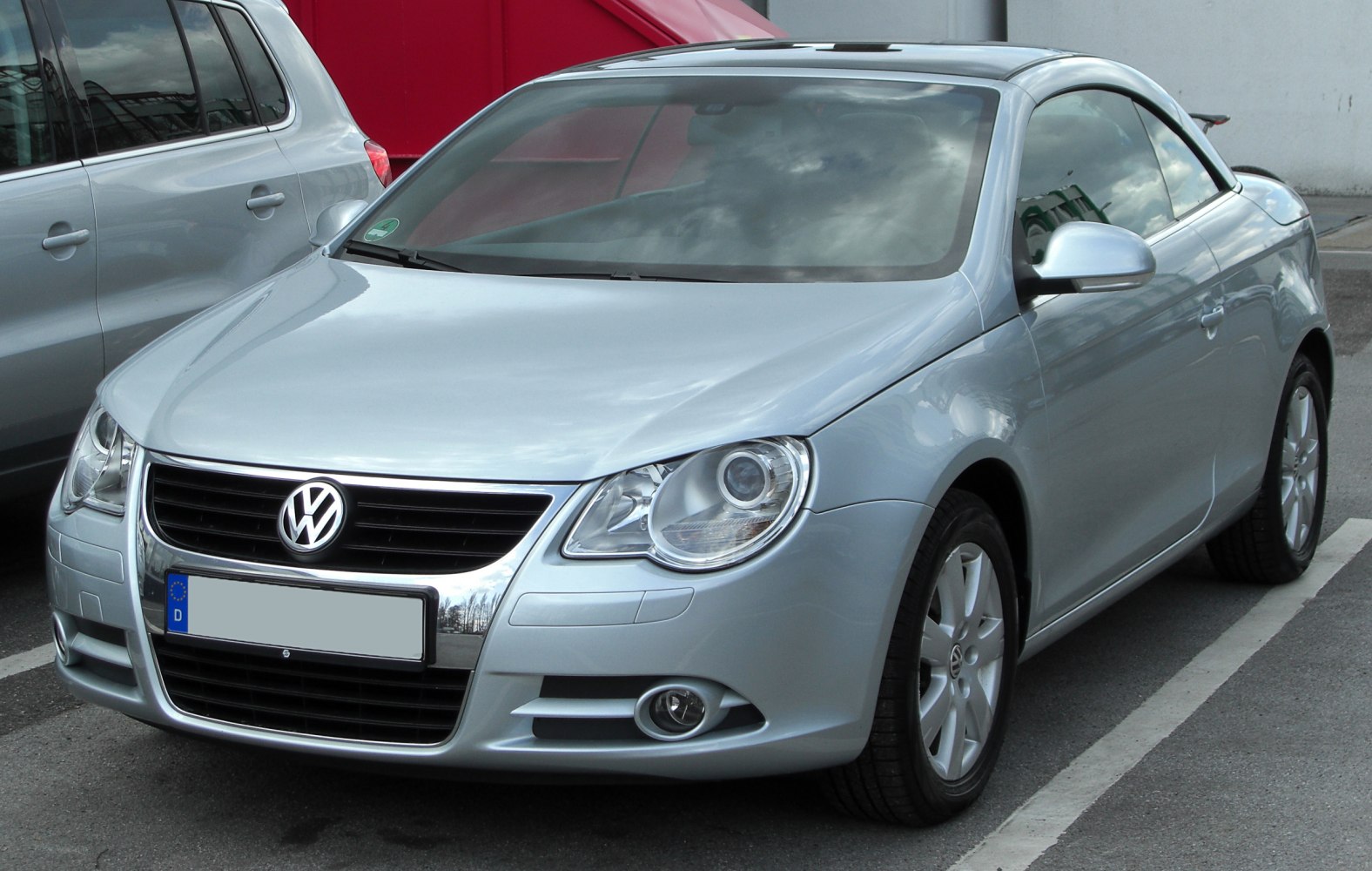 Front angled view showcasing retractable hardtop and alloy wheels