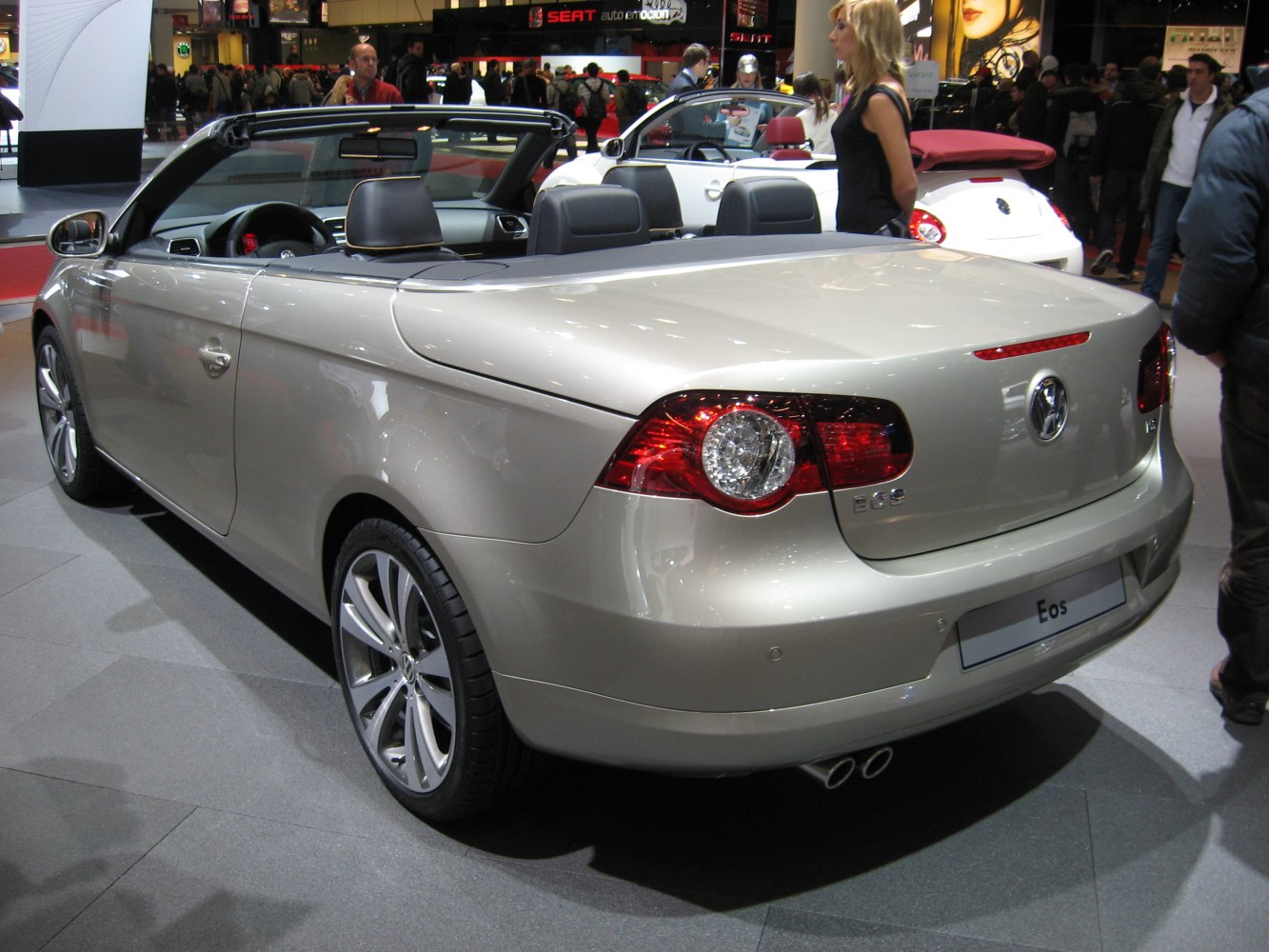 Convertible rear view with dual exhaust and round taillights