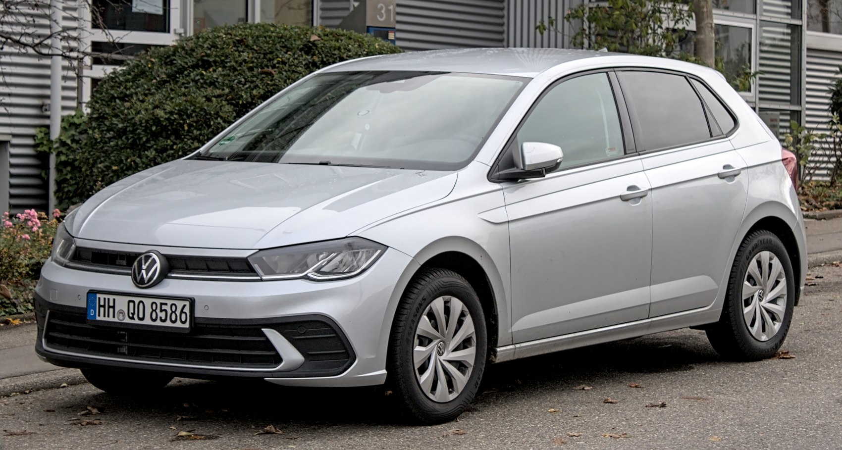Silver hatchback with aerodynamic front side and sharp headlights