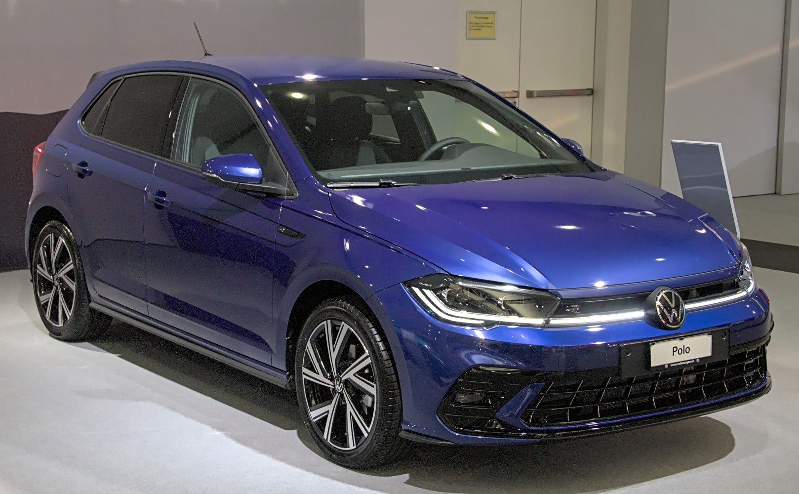 Front view with LED headlights and alloy wheels