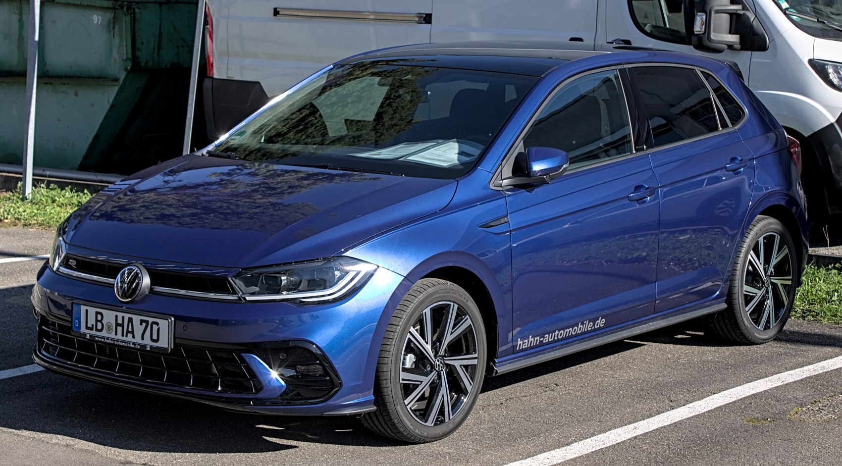 Front-side profile with sharp headlights and sporty alloy wheels