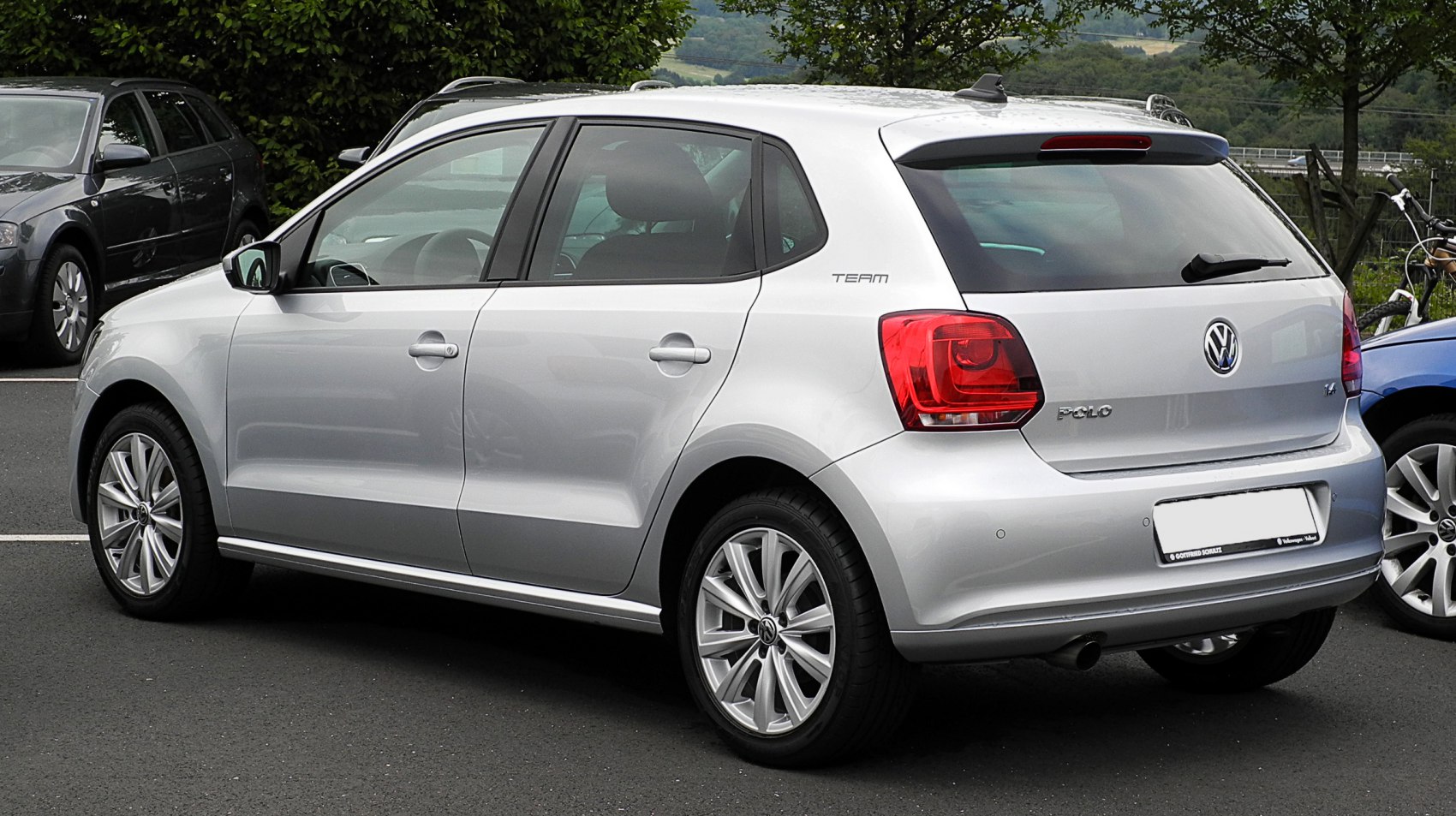 Rear side view of 5-door hatchback with alloy wheels and distinct taillights