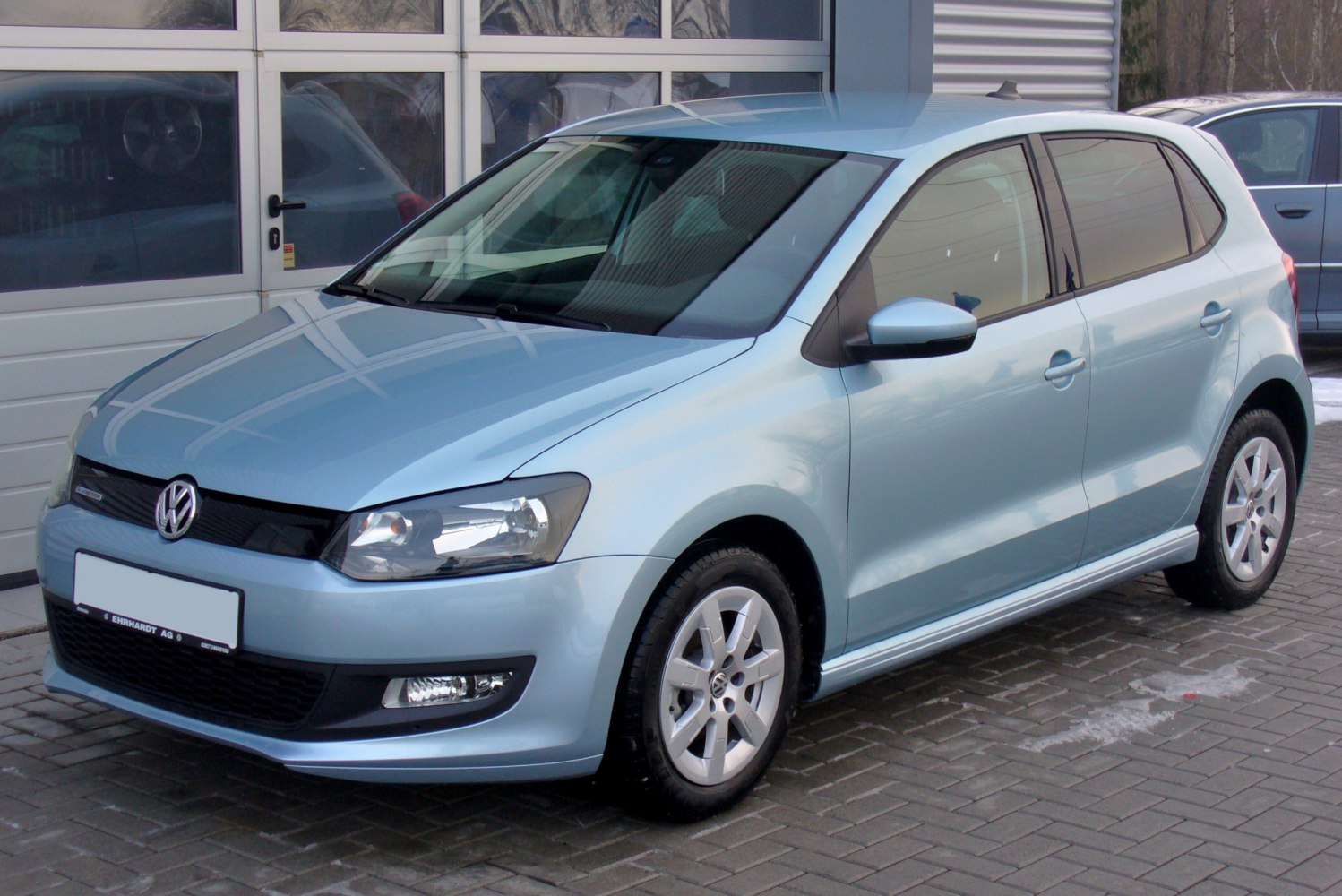 Front and side view of a 5-door hatchback with alloy wheels