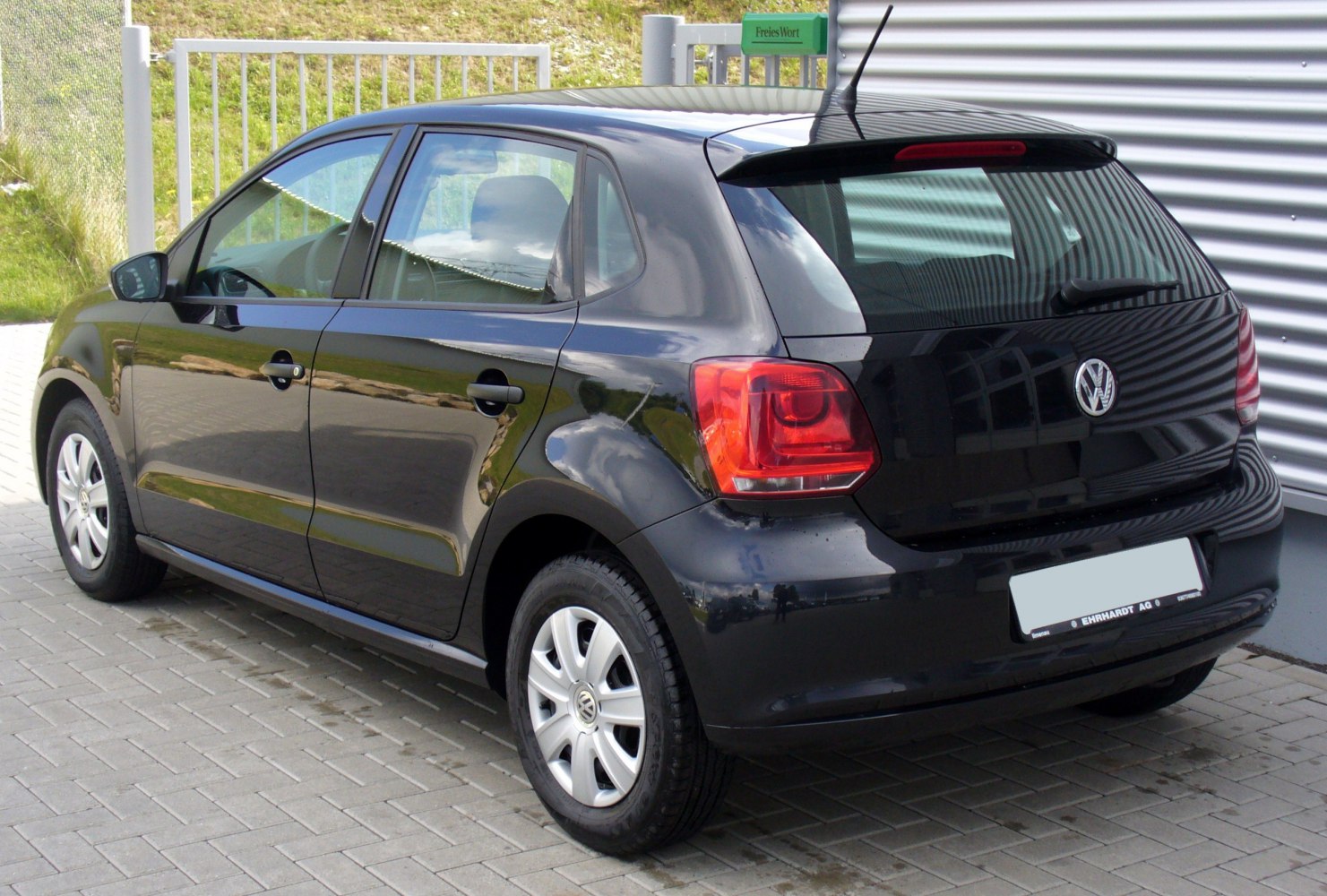 Rear side view of a 5-door hatchback with distinct tail lights and black paint