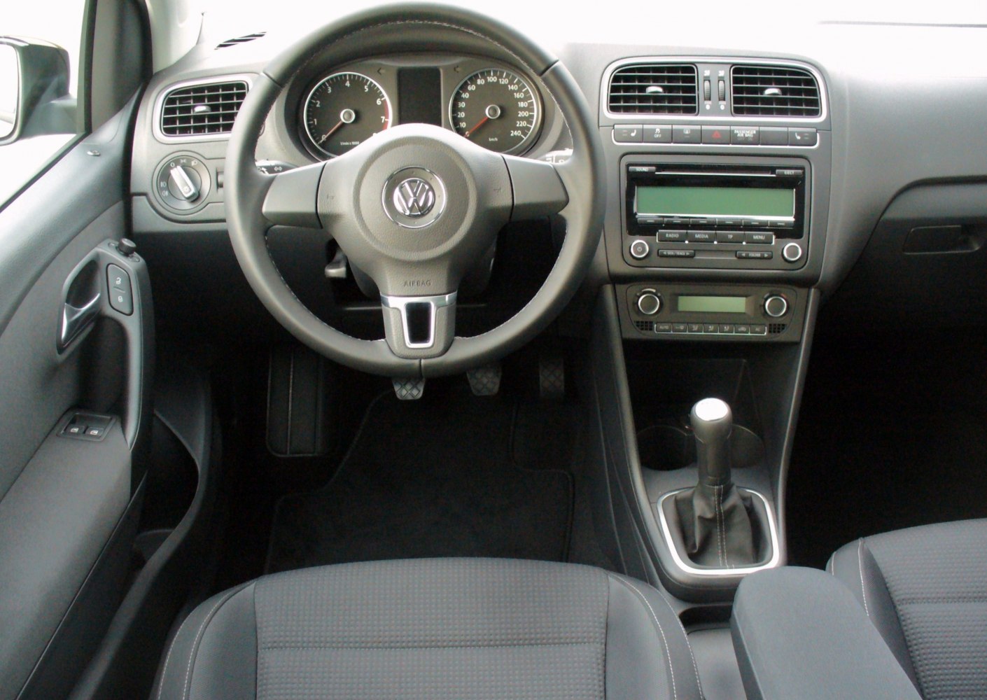 Dashboard and manual gear shift of a car interior.