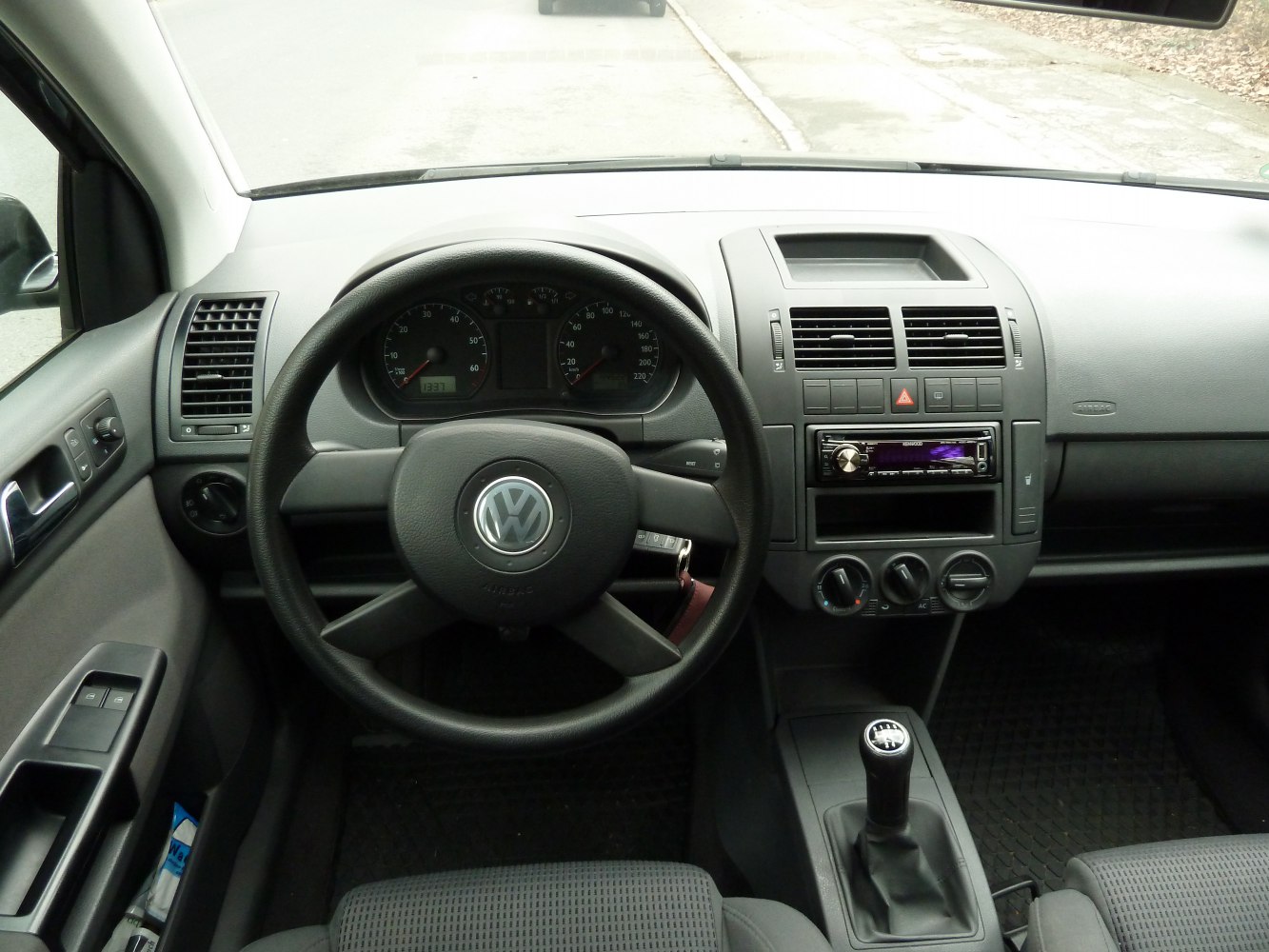 Dashboard, steering wheel, manual gear stick, central control panel.
