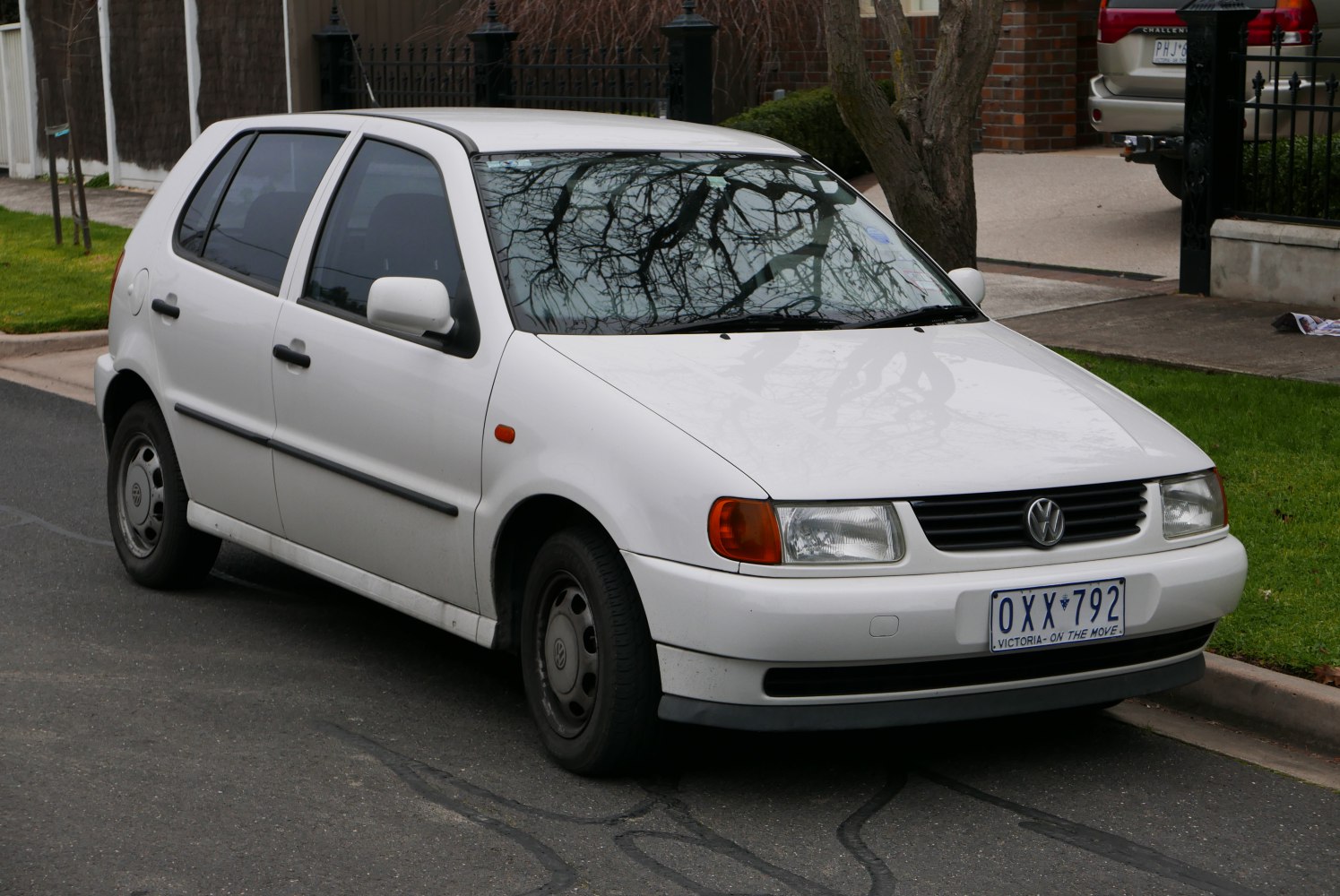 Front side view of classic hatchback with rectangular headlights