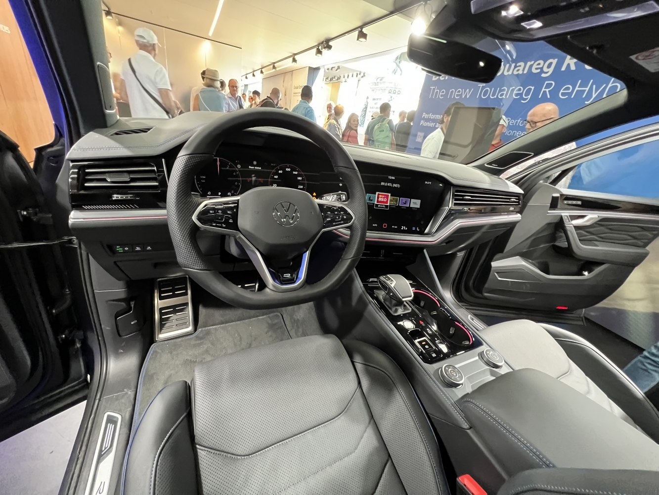 Modern digital dashboard and ergonomic multifunction steering wheel