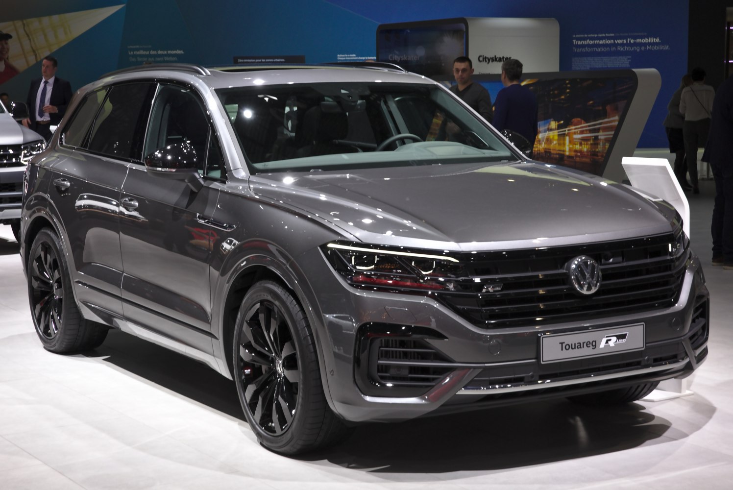 SUV with R-Line front grille and black alloy wheels