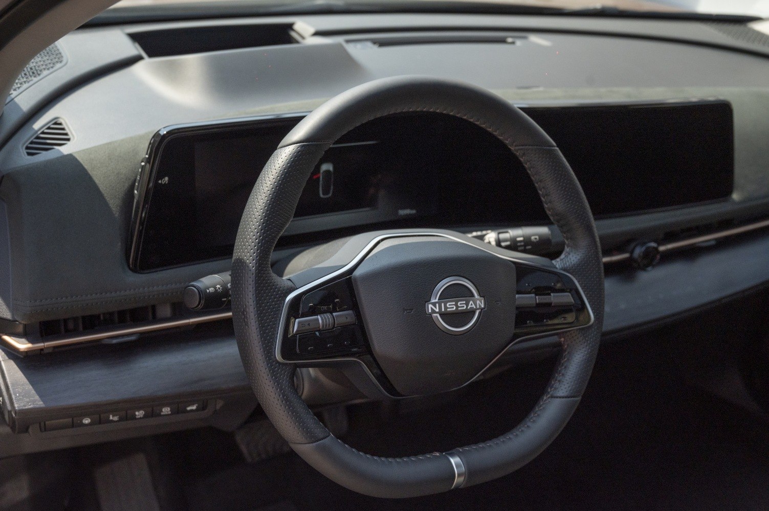 Steering wheel with digital dashboard and touchscreen display