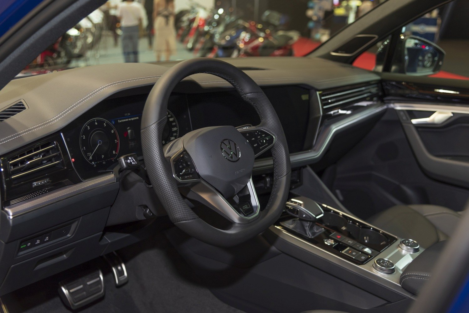 Digital instrument cluster and multifunction steering wheel interior