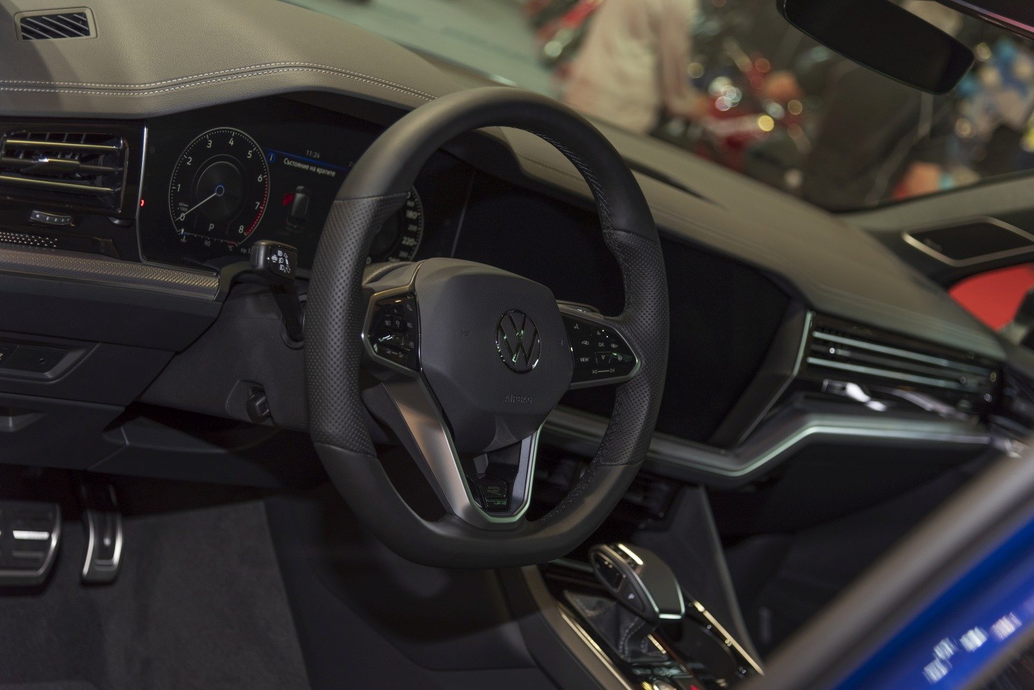 Digital dashboard with multifunction steering wheel