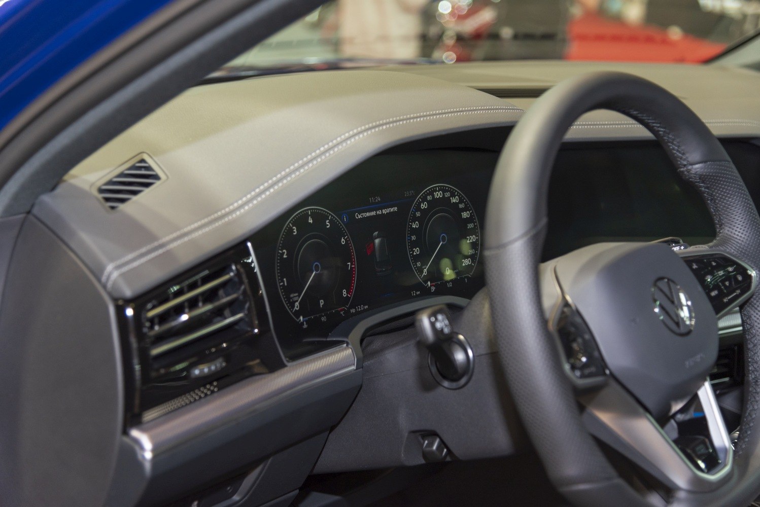 Digital dashboard and multifunction steering wheel interior