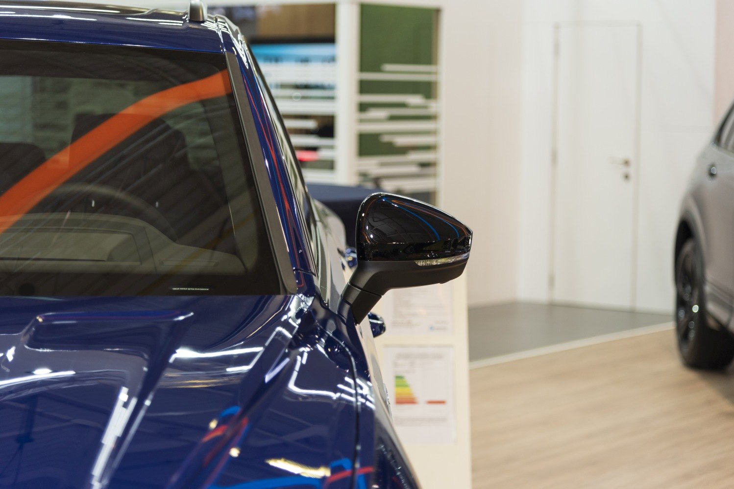 Glossy side mirror and sculpted hood with sharp body lines
