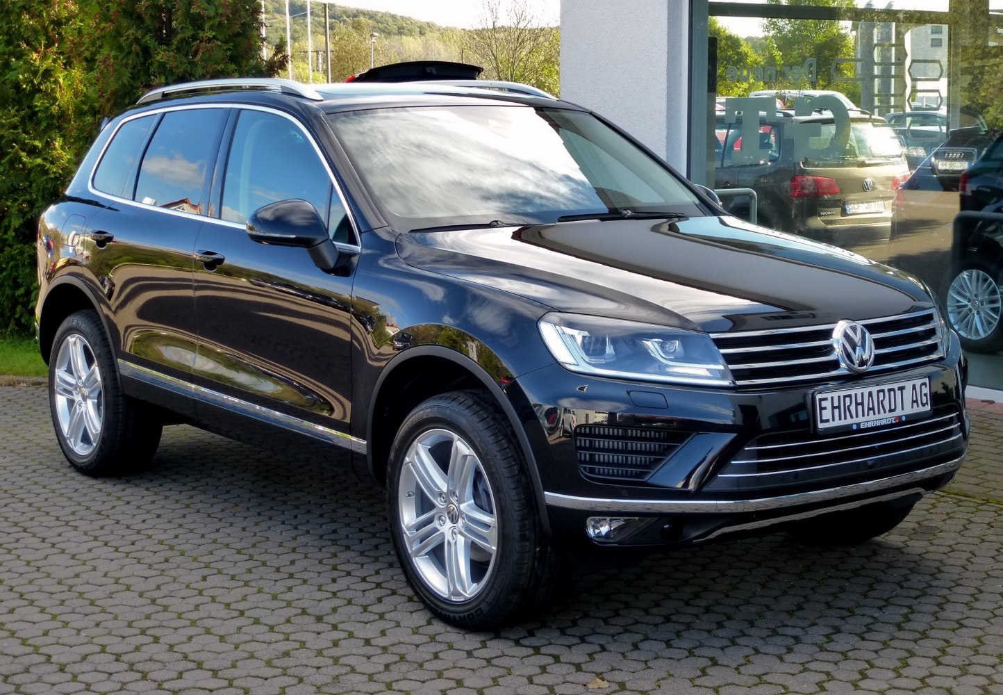 Front side view with LED headlights and alloy wheels