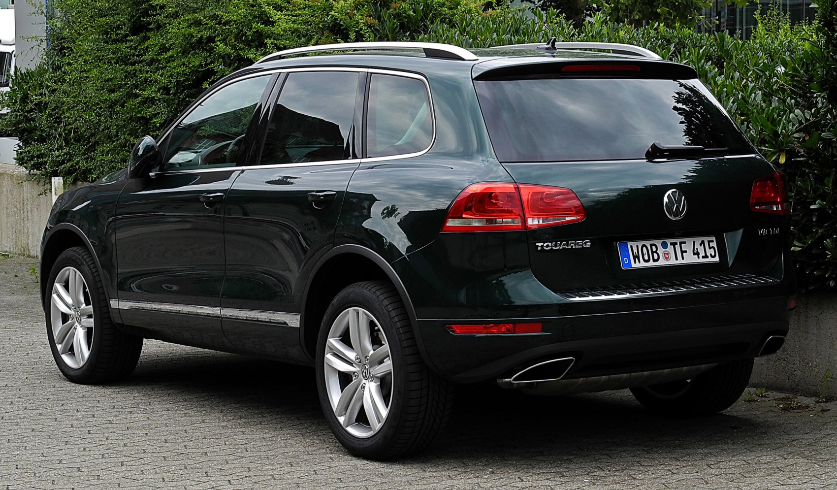 Rear side view with alloy wheels and dual exhaust pipes