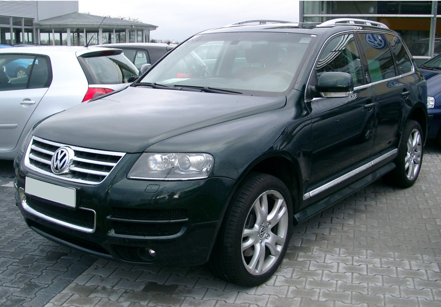 Front three-quarter view of a black SUV with distinctive grille and alloy wheels