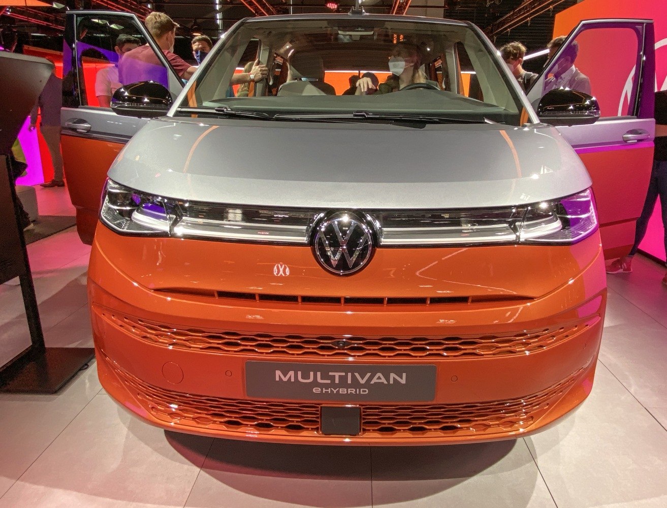 Front view with LED headlights and eHybrid badge
