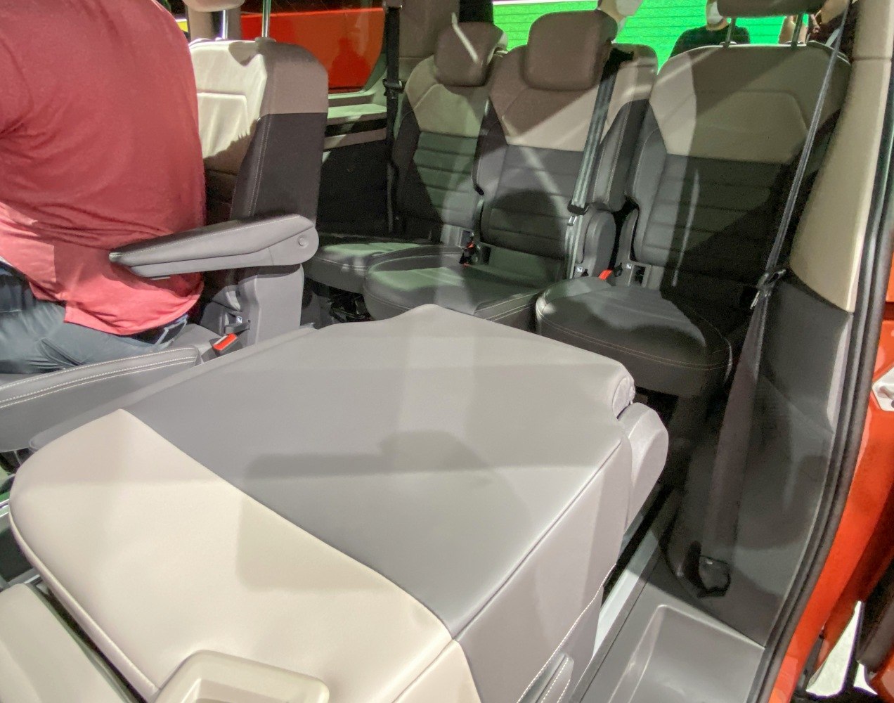 Convertible leather seats with armrests and flexible interior layout