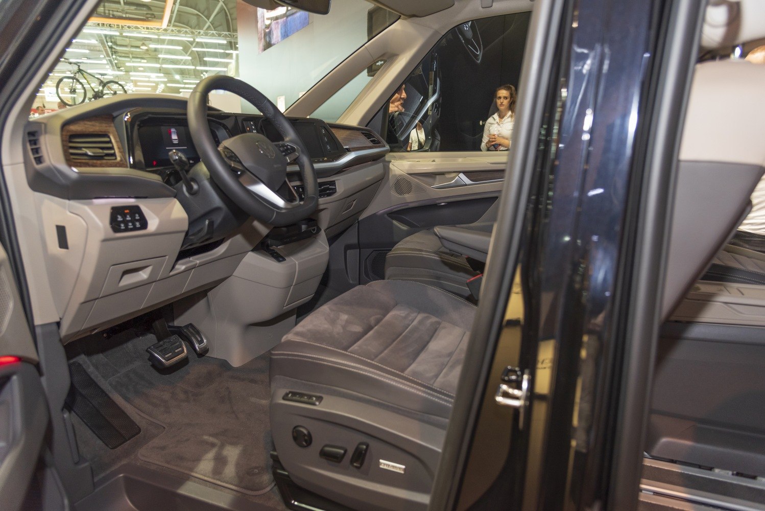 Modern driver cockpit and premium front seating