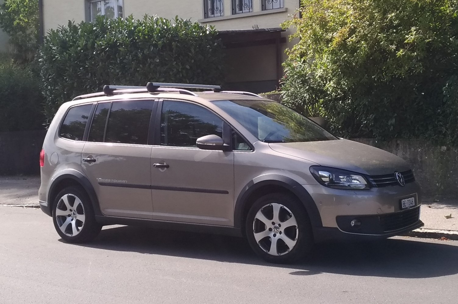 Side profile of compact MPV with raised suspension and alloy wheels
