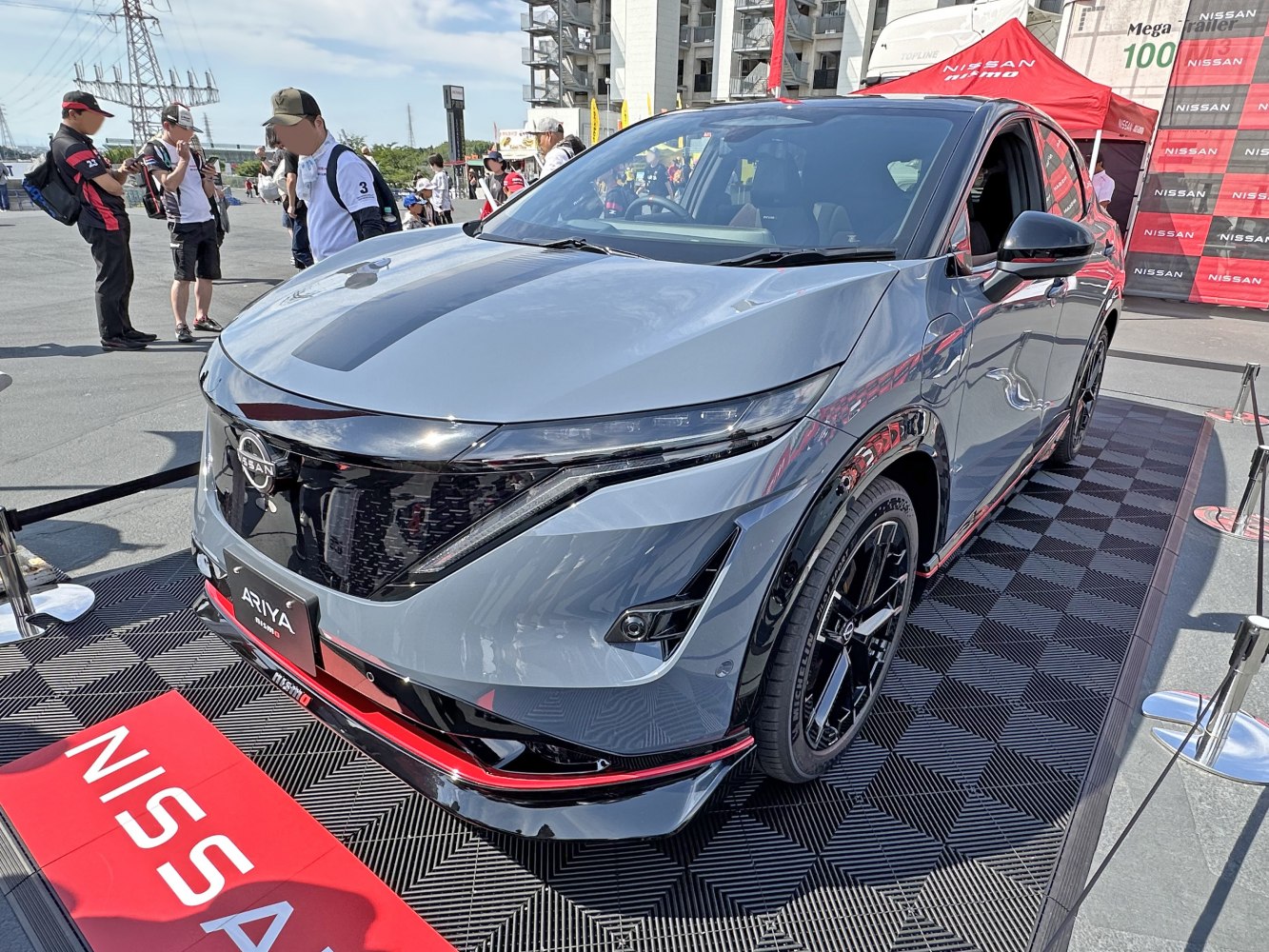 Sleek front design and black alloy wheels of an electric SUV