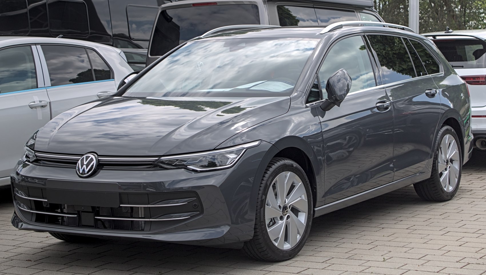 Front fascia and side profile with LED headlights and alloy wheels