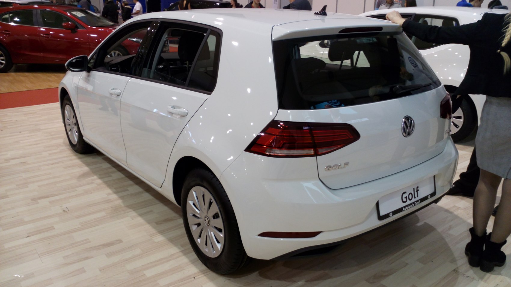 Rear and side view of a white 5-door hatchback with modern taillights