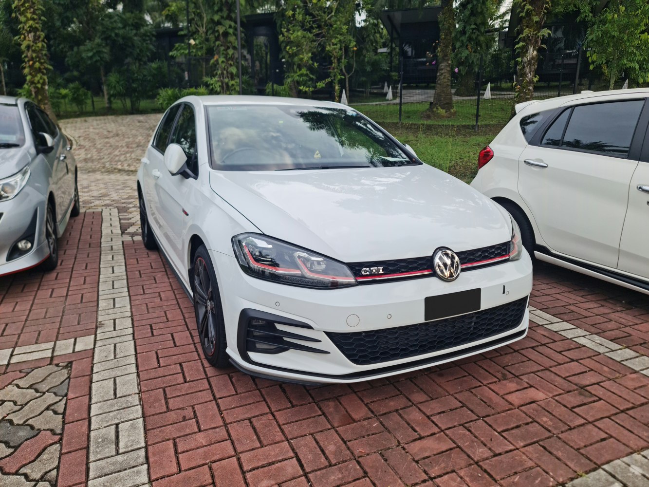 Front view of a sporty 5-door hatchback with LED headlights and honeycomb grille
