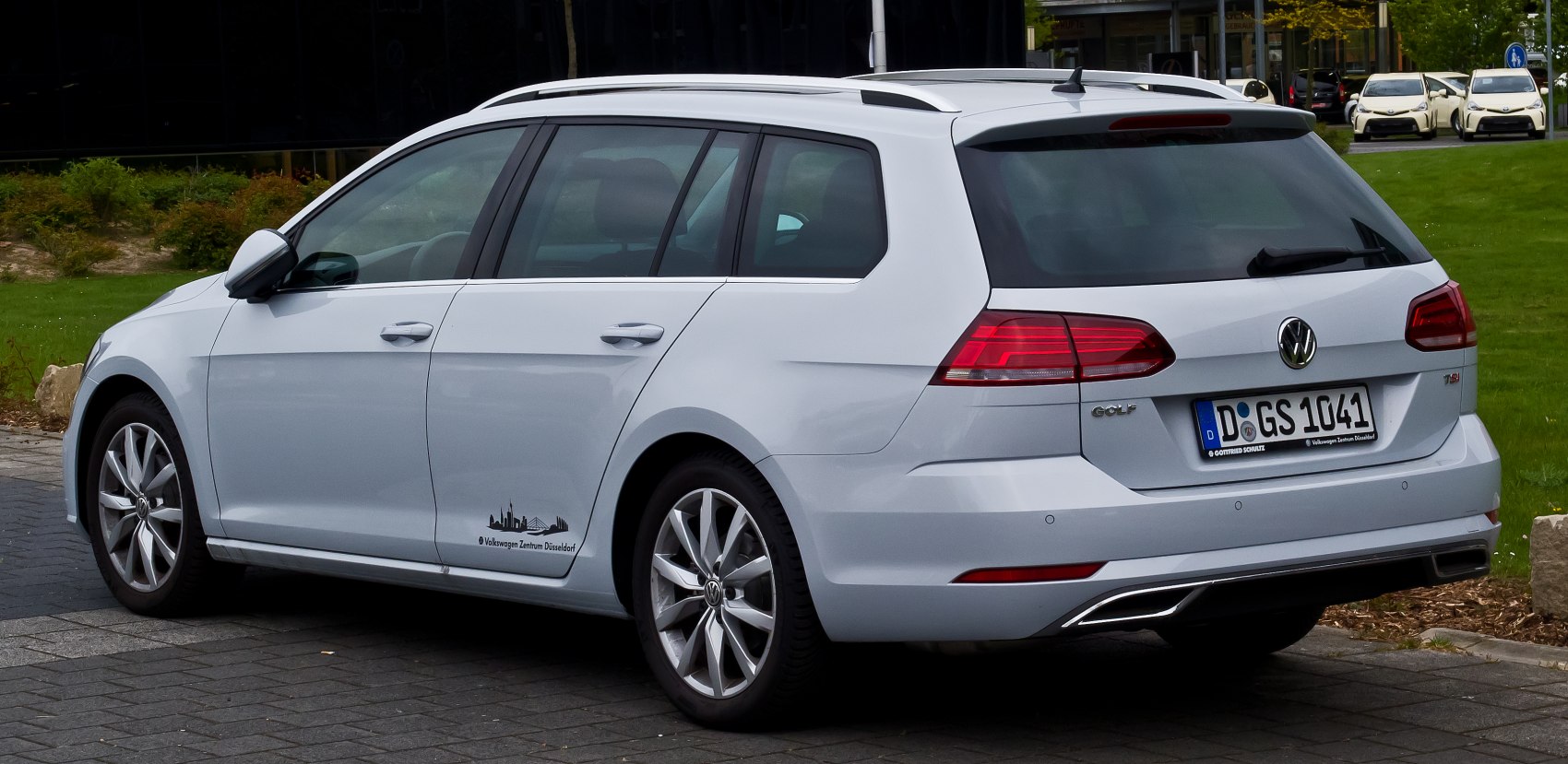 White Volkswagen Golf VII Variant facelift rear side view with sleek taillights and alloy wheels