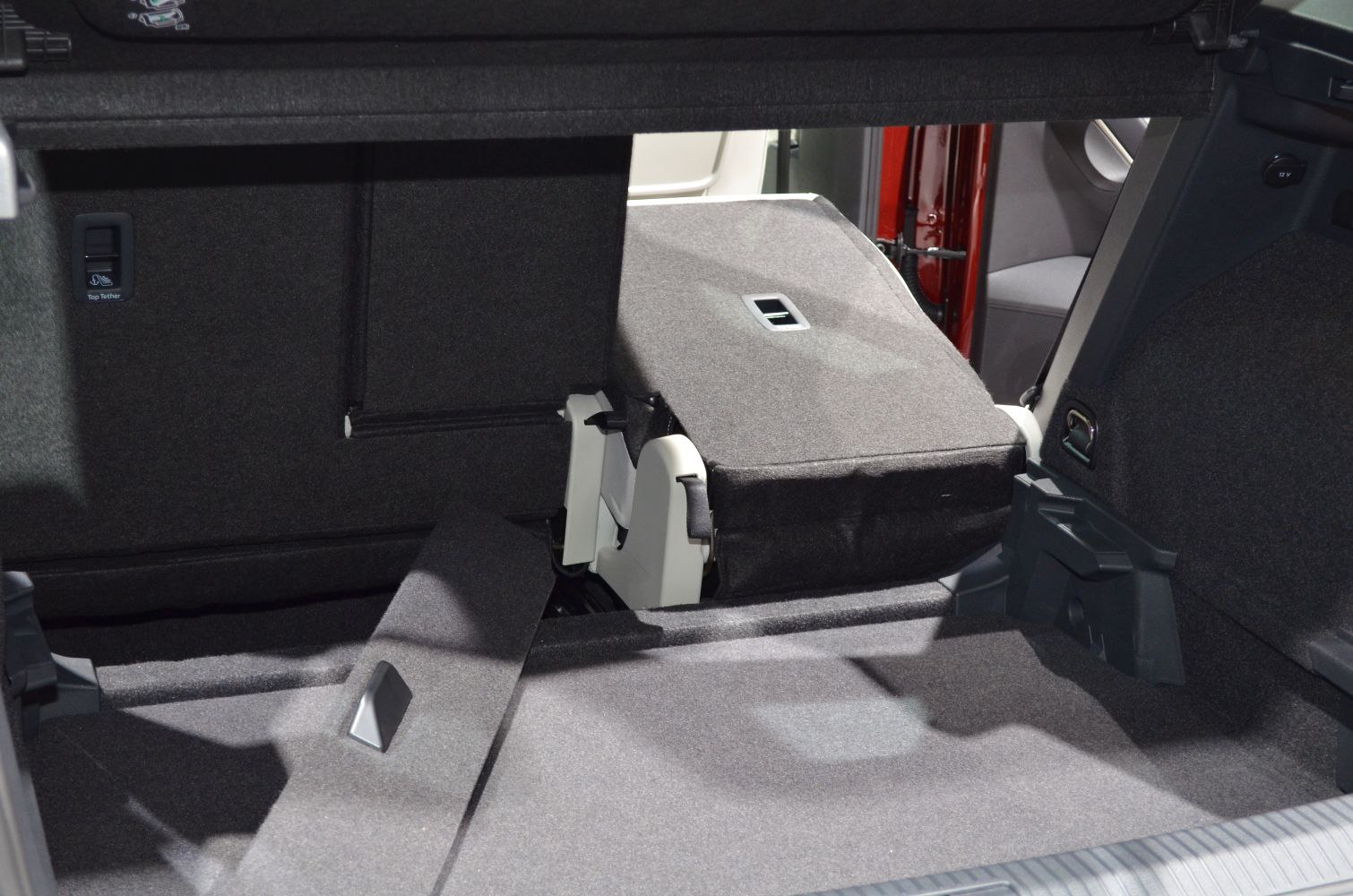 Fold-flat rear seat with expanded trunk space