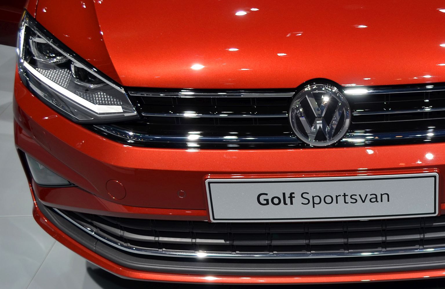 Close-up of front grille and headlight of Volkswagen Golf Sportsvan