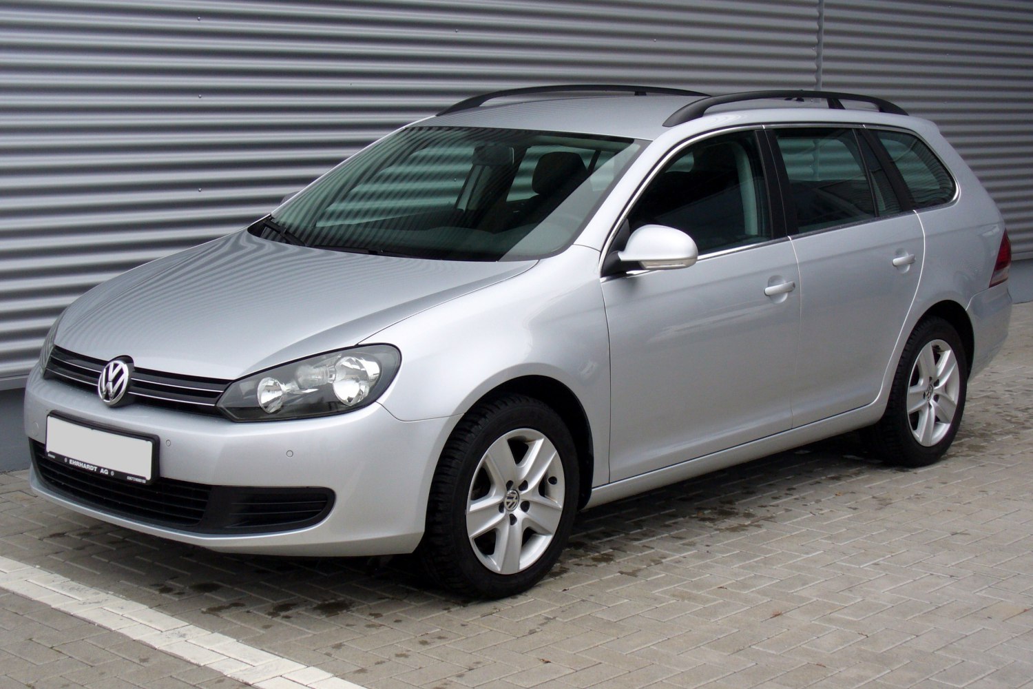 Silver station wagon front-side view with roof rails and alloy wheels